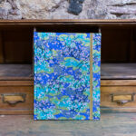 Libreta. Tela japonesa. Estampado inspirado en la naturaleza motivos dorados.