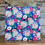 Álbum grande. Tela japonesa. Estampado floral crisantemos y flores de cerezo.
