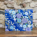 Cuaderno de dibujo. Cosido copto. Estampado floral japonés azul.