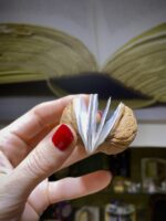 Nuez. Libreta.